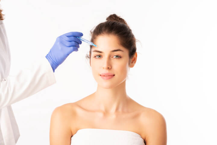 woman preparing for botox injection in her forehead